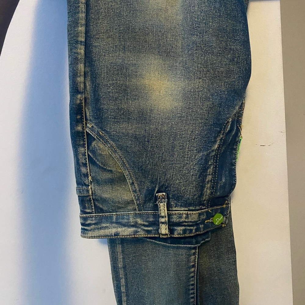 Stylish,Versatile jeans for sale.